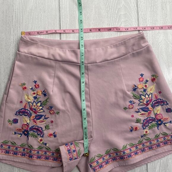 Altar’d State Women's Lavender Purple Embroidered Floral Shorts Size Medium - Picture 4 of 11